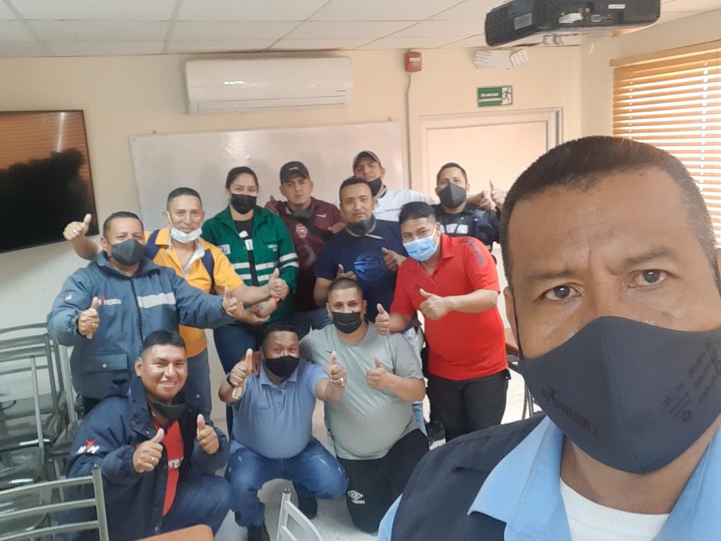 Vera74Carlos's tweet photo. Capacitación con el cliente y el equipo liderman. 
Valemos tanto como lo que cuidamos https://t.co/jgObrezBKQ