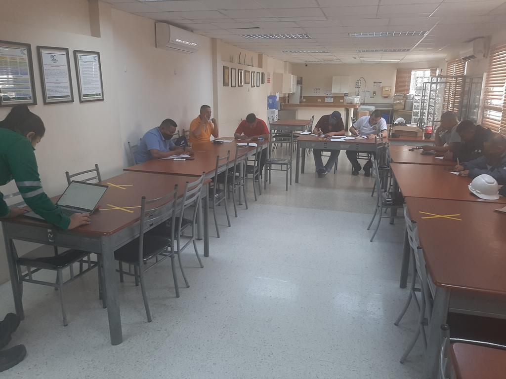 Vera74Carlos's tweet photo. Capacitación con el cliente y el equipo liderman. 
Valemos tanto como lo que cuidamos https://t.co/jgObrezBKQ