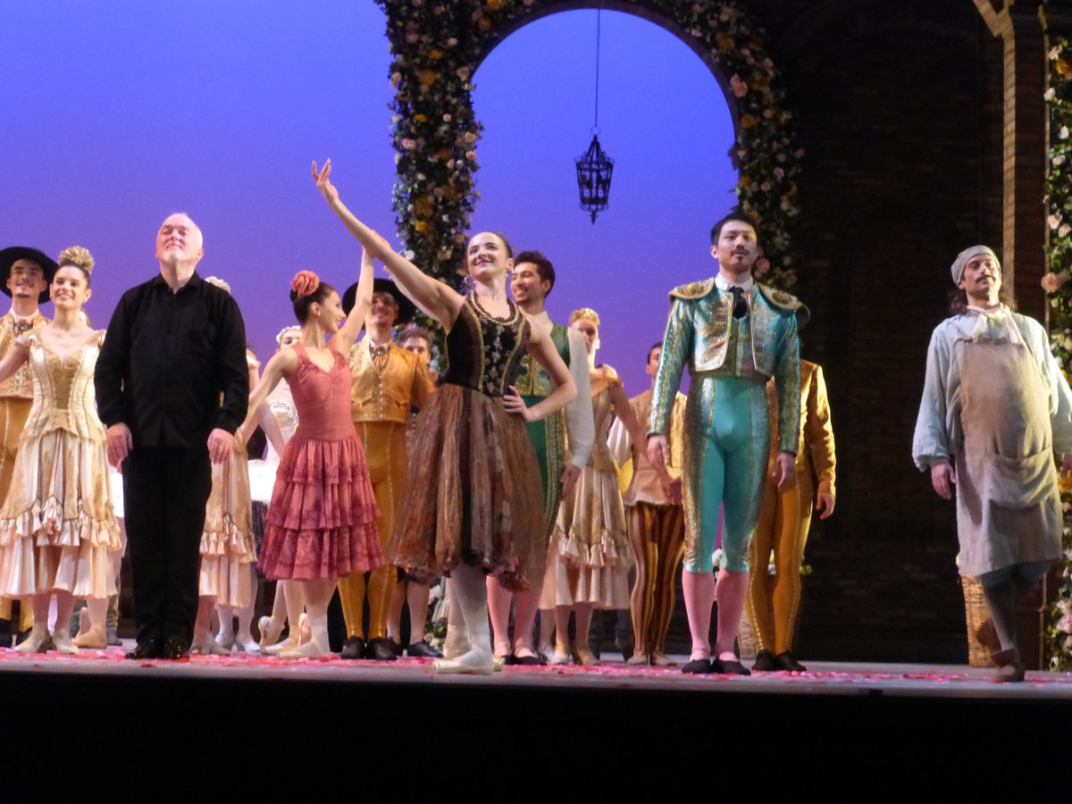 More curtain call photos from today's very enjoyable matinee performance of @BRB's Don Quixote. The very good cast (pictured) included @mmiki1110 @lachlanmonaghan @lauraday_3 @payn_jonathan Haoliang Feng @Emma_Price35 @KitHolder & conductor Paul Murphy.