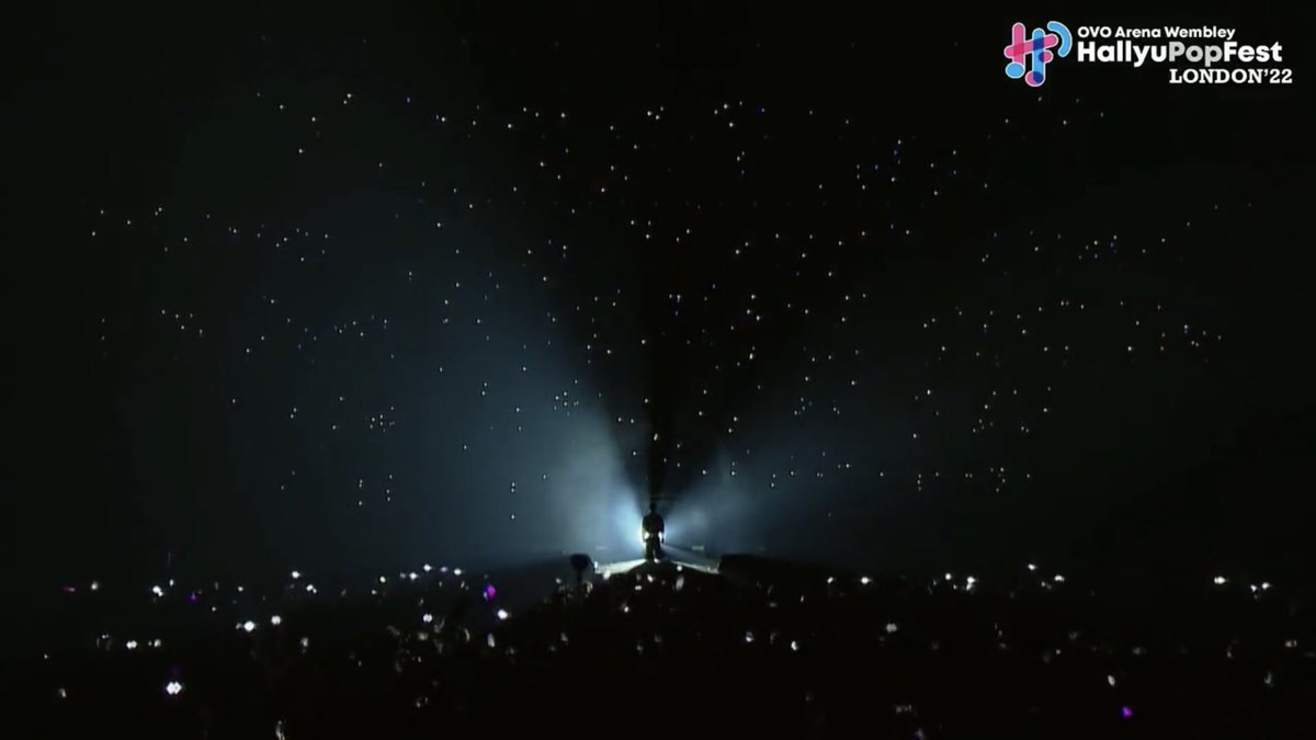 oshcuddles's tweet photo. THIS JONGDAE ENTRANCE SEQUENCE IS ICONIC ✨ https://t.co/kAuZE91MZR