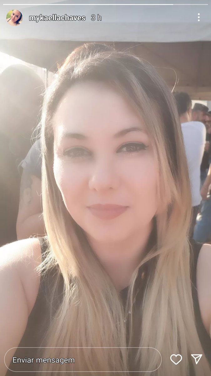 ClaChaves1's tweet photo. Mykaella indo assistir show de Rock na Avenida Beira Mar. Será que desta vez ela vira Roqueira ? https://t.co/peIpS2V97x