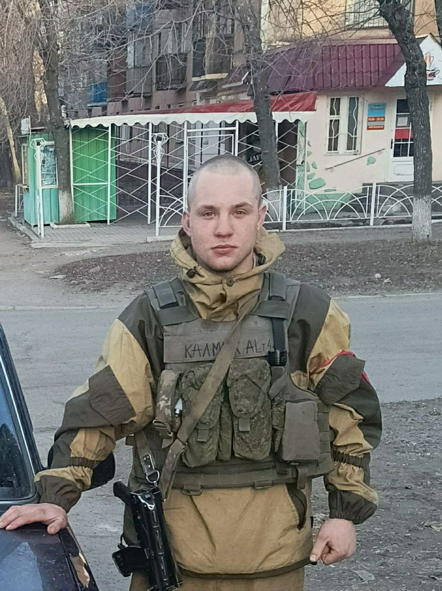 kalmykova_vera's tweet photo. Ваня очень скучает за братом 😔
- Мама, Вова погиб, снаряд прилетел, теперь он Ангел и нас оберегает. 
11 числа будет 3 месяца как нет с нами Владимира, тело так и не забрали, я его ещё не похоронила 😔😔😔
Не думала что дойдет до того, что придется  ждать освобождения https://t.co/BlyfHBL3Zl