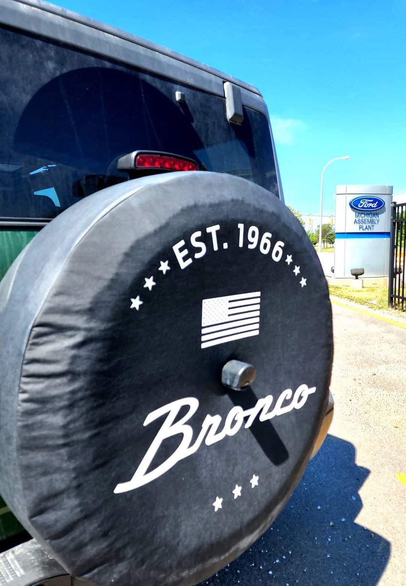 brando407's tweet photo. @Ford @jimfarley98 @mrlevine Homecoming weekend has been a blast! #MichiganAssemblyPlant I'm loving this machine! #Bronco #MichiganbornKentuckyraised https://t.co/cO87hQiGcH