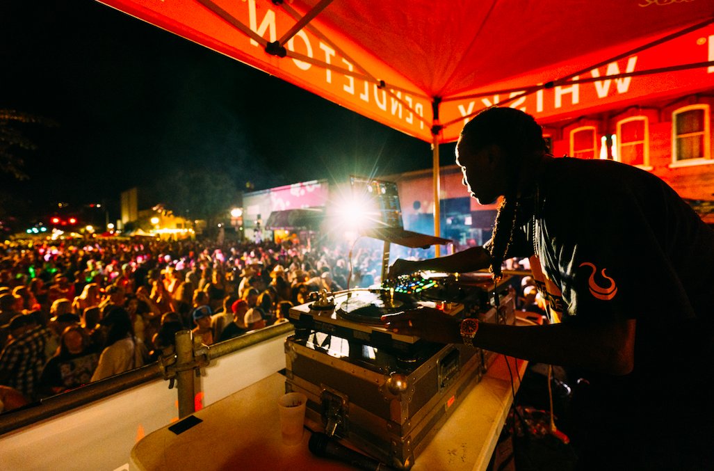 PendletonWhisky's tweet photo. Thanks for an incredible show last night, @kurtvanmeter, Precious Byrd Band, @djsovernt.
Who’s ready to #PartyinPendleton with @ericchurch and @macklemore tonight?!
#partyinpendleton #pendletonwhiskymusicfest #pendletonwhisky https://t.co/zrDWHM6wgI
