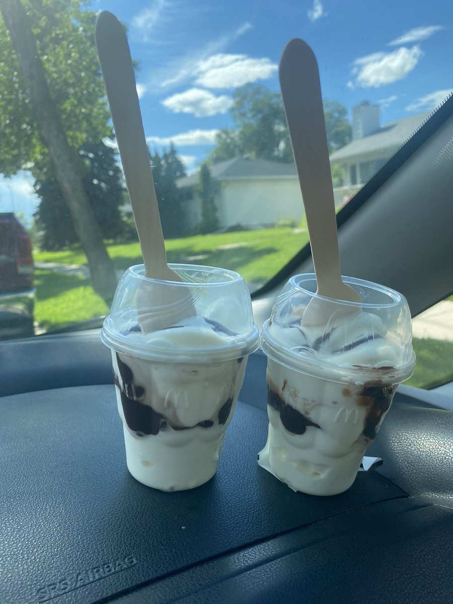 Gillian4554's tweet photo. @McDonaldsCanada  y’all should change your photo of the sundaes over the menu because this is mostly Icecream and pump of fudge … so disappointed https://t.co/eg6Ijwmklf