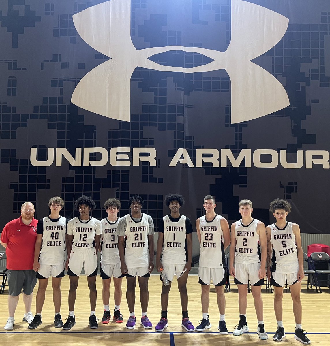 GriffinEliteAAU's tweet photo. 16u finished up 4-3 for the week with the 3 losses by 9 points combined. 4 2025s and a 2026 on the roster. Excited about our future as a program! 🔴⚪️⚫️ https://t.co/I47xM87MLM