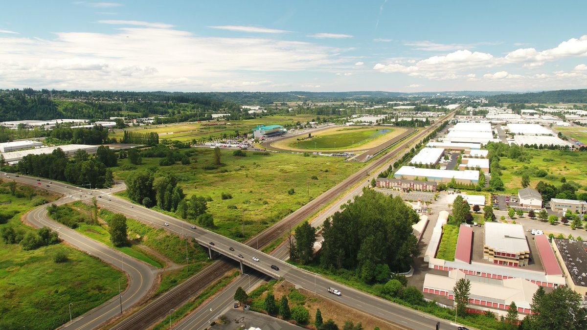LouDiFazio's tweet photo. Another beautiful day of racing here at Emerald Downs! Today's picture is taken from the vacant lot on the other side of the railroad tracks at B St NW and 14th St NW. #emeralddownsdrone @EmeraldDowns https://t.co/XoIKNtP3mq