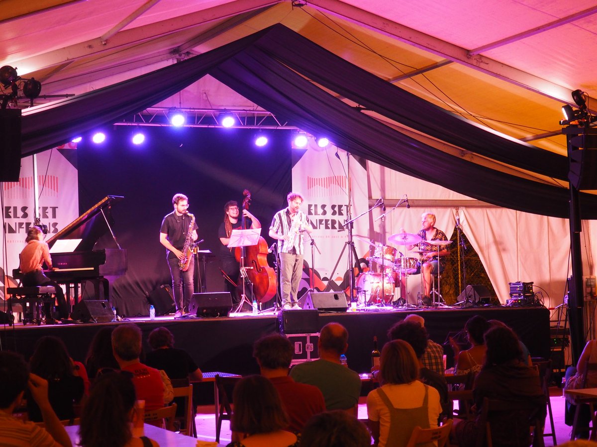 RadioSeu's tweet photo. #EnImatges Taller de creació amb Arnau Obiols i concerts d'Alba Careta i Roger Santacana, Kike Pérez Quintet i Flowk, aquesta tarda a #Bellestar en el marc del festival de folk i jazz #ElsSetInferns. + informació: https://t.co/VrgdO3P6vW 📸 Ass. Els Set Inferns / @radioseu https://t.co/iVL69rpTjY