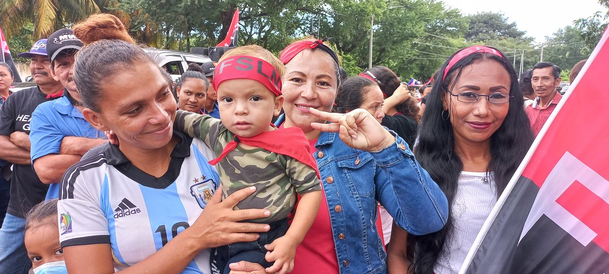 #Tipitapa l El chele les da una mirada de como diciendo cuantos Retwuitean este Twuitazo de la Caminata en honor a los Héroes del Repliegue Táctico a Masaya en  #Nicaragua #4319FuerzaDeVictorias #9Julio