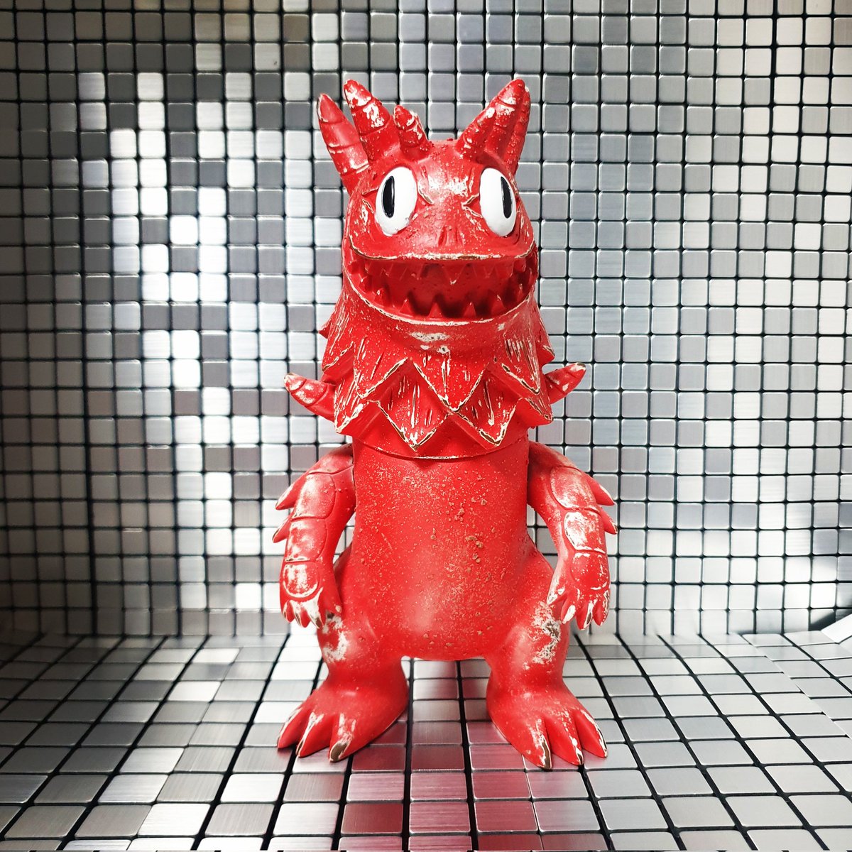 Spiral__Toys's tweet photo. ランジアス ARISTAN SERIES RED
@xT9Gx × @TBiskup コラボ②
こちらは赤バージョン。他にもカラーはありますが、所有しているのは青と赤の2体となります。粒子と塗料を吹き付けた後にヤスリをかけた様な独特なザラザラ感になっています😄
#t9g #ランジアス #timbiskup #インディーズソフビ https://t.co/wKSzIph7pV
