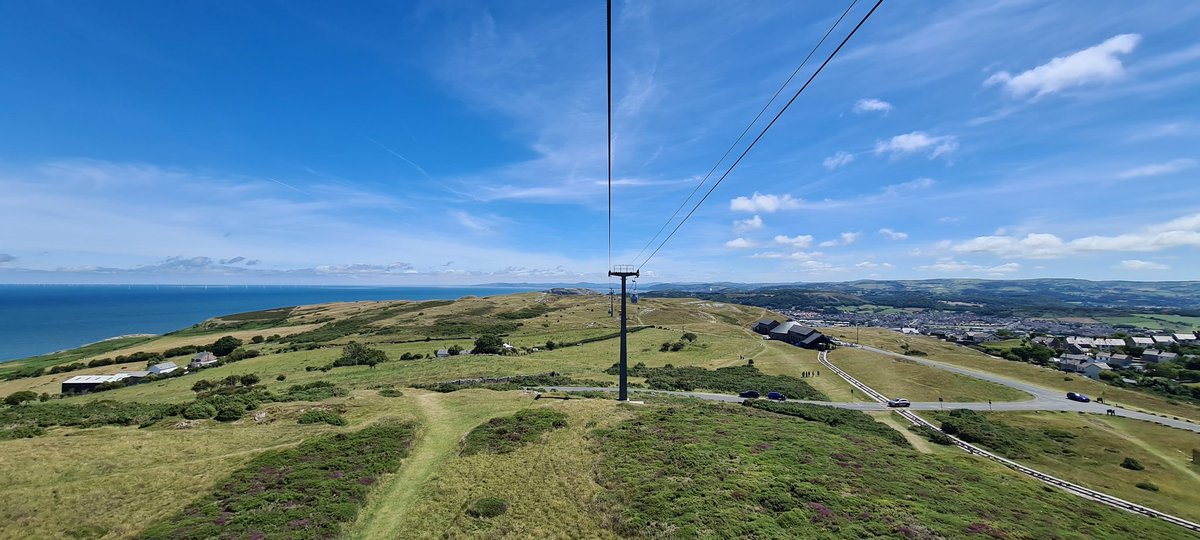 SBaxter77's tweet photo. To many pics for Twitter,but a brilliant couple of days in #Llandudno #NorthWales via #CheshireOaks #DesignerOutlet involving @PenderynWhisky tour, #CableCars, #BoatTrips, #Arcades, #FerrisWheels, #TramRides, amazing views and unreal weather! @DBaxter76 @BaxterRaife @baxter_erynn https://t.co/84GxJMVYxH