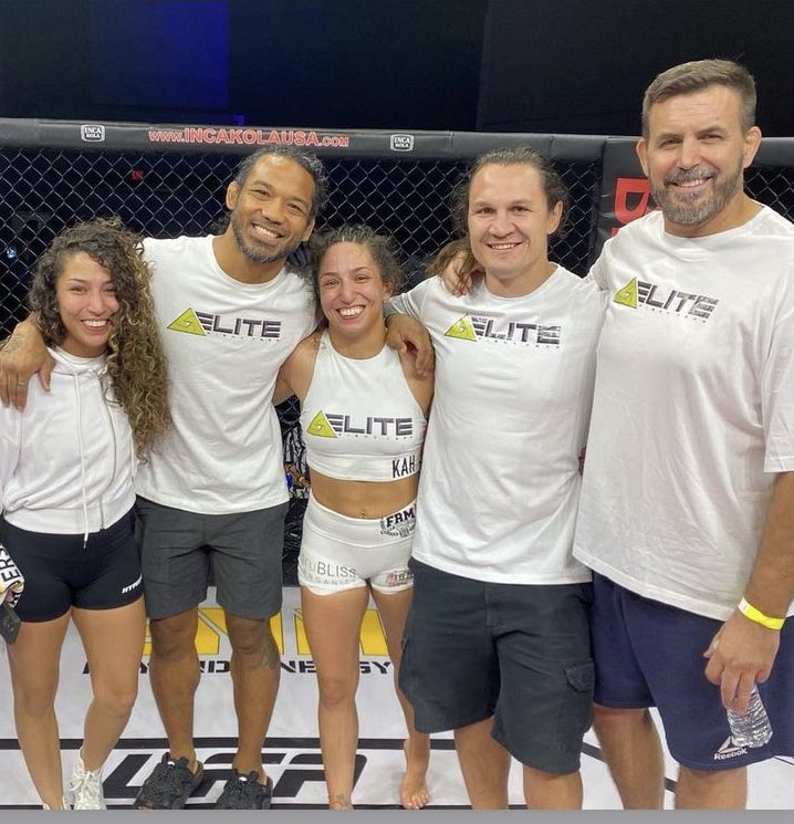 damadeferromma's tweet photo. Maria Henderson (1-0) venceu Melanie McIntyre (0-1) com um triângulo no primeiro round no #lfa135 pela categoria peso palha
📸: @LFAfighting https://t.co/kD79yjkhnB