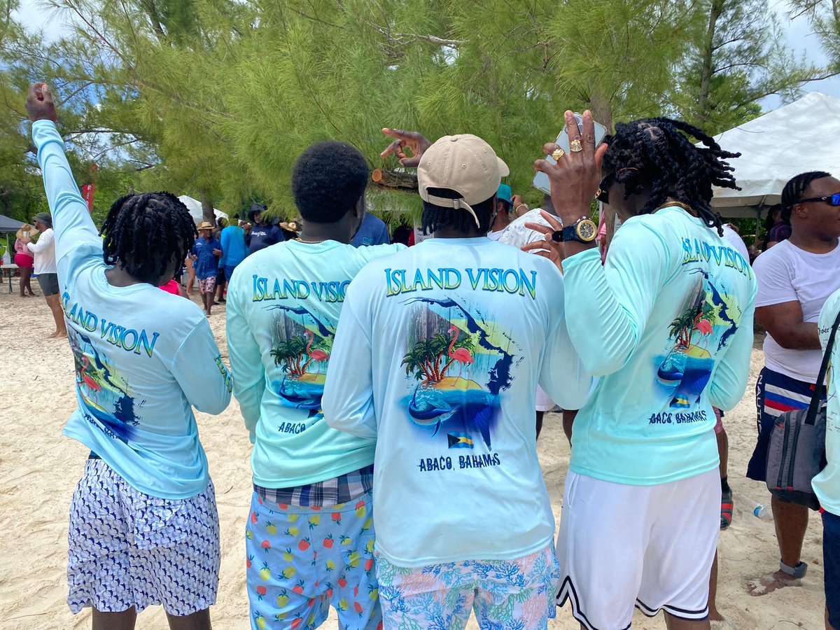StarBoy_Zoe's tweet photo. Cheeseburger in paradise 2022! #StrandedNaked #IslandVision https://t.co/awN9b5GO9j