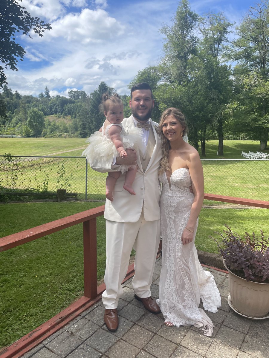 We’re officially The Bredeson’s! 🥳🥳