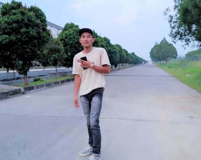 Halo selamat pagi, jomlo numpang post nih siapa tau ada yg ngajak ketemu😁