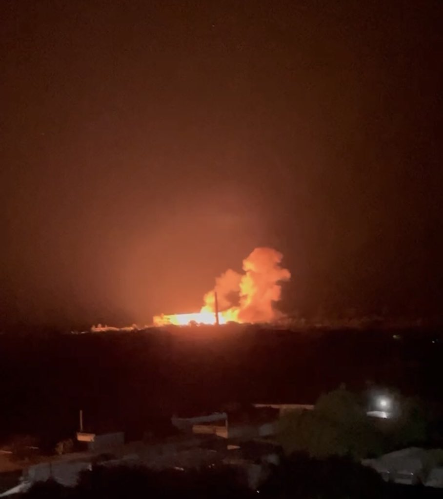 bayraktar_1love's tweet photo. Not a single night now passes without a Russian ammunition depot detonating. Lugansk region, Alchevsk. 50 km from the front line. Started half an hour ago.
#Ukraine https://t.co/H7hgZTYBgi