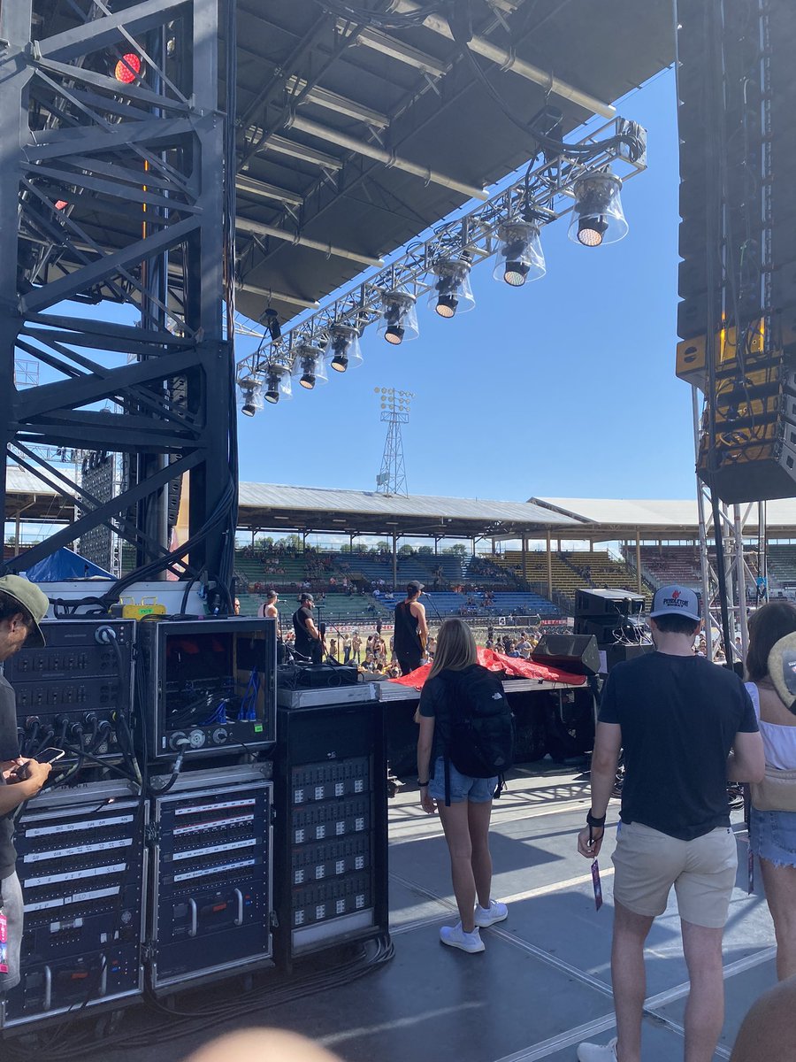 aarredondowrite's tweet photo. This week I’m backstage covering the @PendletonWhisky Music Fest! #PartyInPendleton @UOsojc #UOSnowden https://t.co/TXKeu289eL