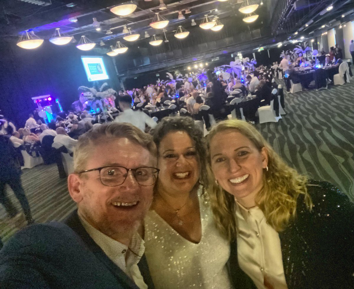 BruceMartin's tweet photo. Congratulations to @ReubensRetreat, a brilliant #reuball this evening. Superb charity. Lovely to see some travel peeps too! https://t.co/OBHtzjIU07