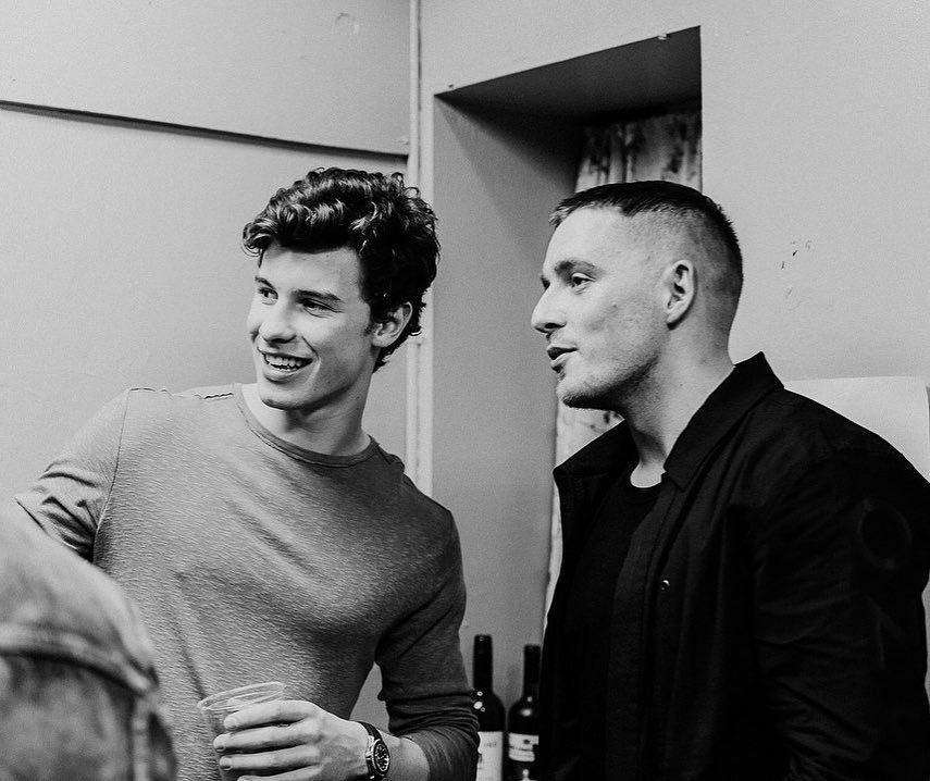 DermotKennedy's tweet photo. Tour with @ShawnMendes is taking a break for three weeks, we’ll be back up and running on the 29th of July. Sending the best to Shawn, nothing can come before your peace and wellbeing. Have already learned so much just from these first few shows with him. https://t.co/NZQaPKT4GQ