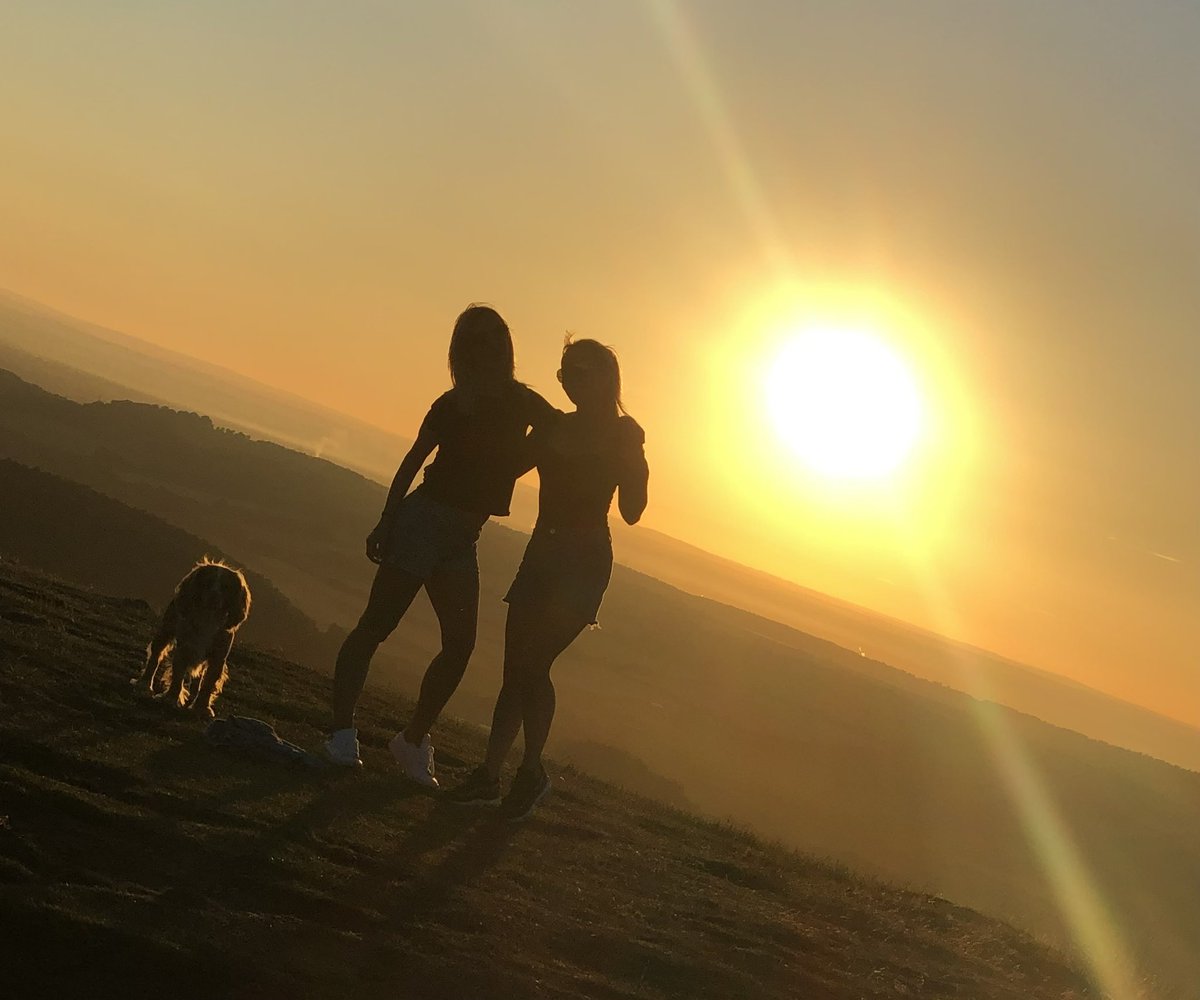 thestirlandapp's tweet photo. Best night #sunsetchasing #love 🖤♥️🖤 https://t.co/wxRFTkJSnB