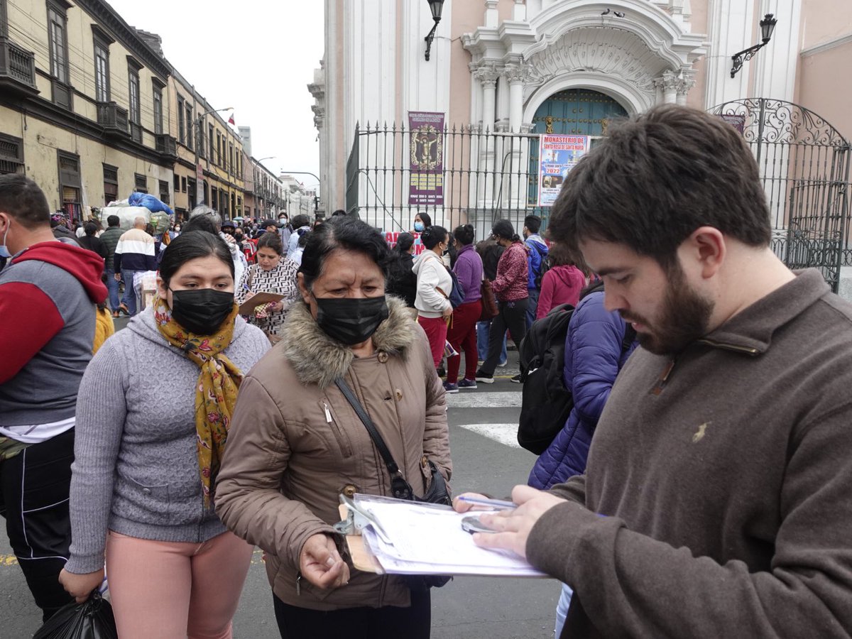 lucas_ghersi's tweet photo. Hoy en la megafirmatón del centro de Lima volvimos a romper un récord, 1600 firmas en un solo punto. Continuamos la lucha para defender al Perú contra la asamblea constituyente y la dictadura. https://t.co/6JDSJELeV4