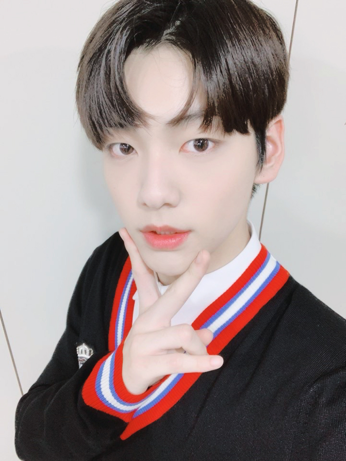 txtogethertw's tweet photo. ⠀     ·  ⠀  ⠀⎖ ⠀  ⠀ 𝐓  𝐗  𝐓 ⠀   ⠀〣 ⠀   ⠀new ⠀  ⠀ ⟬ ⠀  ⠀ 🪄  ⠀  ⠀⊃ ⠀  ⠀post ⠀  ⠀ : ⠀⠀  #𝕔oolǝst·𝕓ere͟𝕝ilah·𝕖ver ⠀⠀ .⃗

Rhya todo chiquito decidió salir corriendo para no perderse el predebut de estas bebitas. https://t.co/xx7AvcdamD