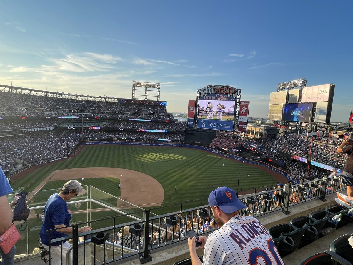 10jbeez10's tweet photo. Metz v Miami ... COYMetz!!!! #Mez #NYC #Miami https://t.co/IBOm22E5DC