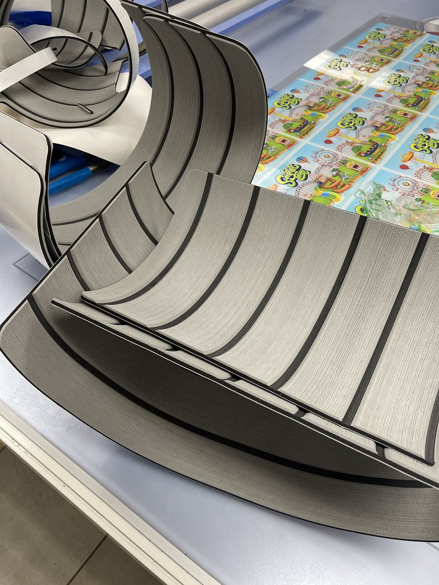 cutworxusa's tweet image. Versatility in a digital cutter platform is key. You never know when you’ll need to cut out some last minute EVA foam for your boat. 

#cutworxusa #apexseries #flatbedcutter #digitalcutter #signage #cnccutter #cncrouter #completefinishingsolutions