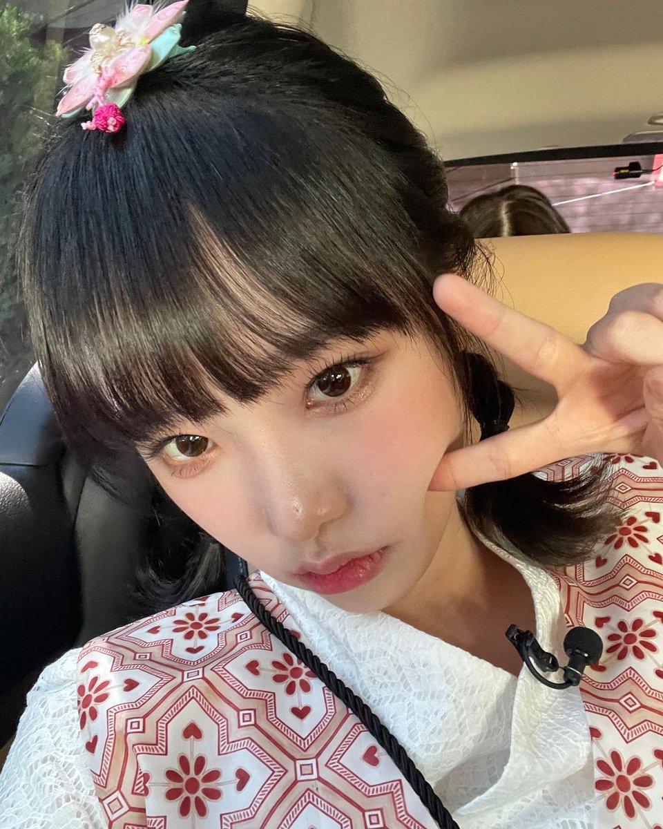 kirbysvault's tweet photo. guess what? todos mis piquitos del día de hoy van dirigidos a las lindas de 𝑎espy ☆👾 'cus gracias a ellas es que no he podido dejar de cantar #ℬ͟lackーぶℳam𝕓͟𝕒. obvio valía la pena dejar mi camita si a cambio puedo ver debuts icónicos como el #æspy𖥧𖤣·𝑑eb͢ut es. 🌸 https://t.co/42qIomYGpc