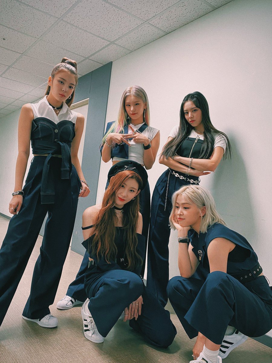 GLITCHY_twt's tweet photo. ㅤㅤ*.✰ it’z GLITCHY ready for #MOOBIUS2ndCB!!

Es genial poder estar una vez más en el escenario para las niñas más lindas que están listas para gritar #𝐁URNㅡ𝕐OURSELF. Nosotras nos encargaremos de mostrarles que ellas no tienen nada de 𝚜𝚑𝚢!! 💪🏼

#GLITCHY👾 https://t.co/HFu5wTtoeA