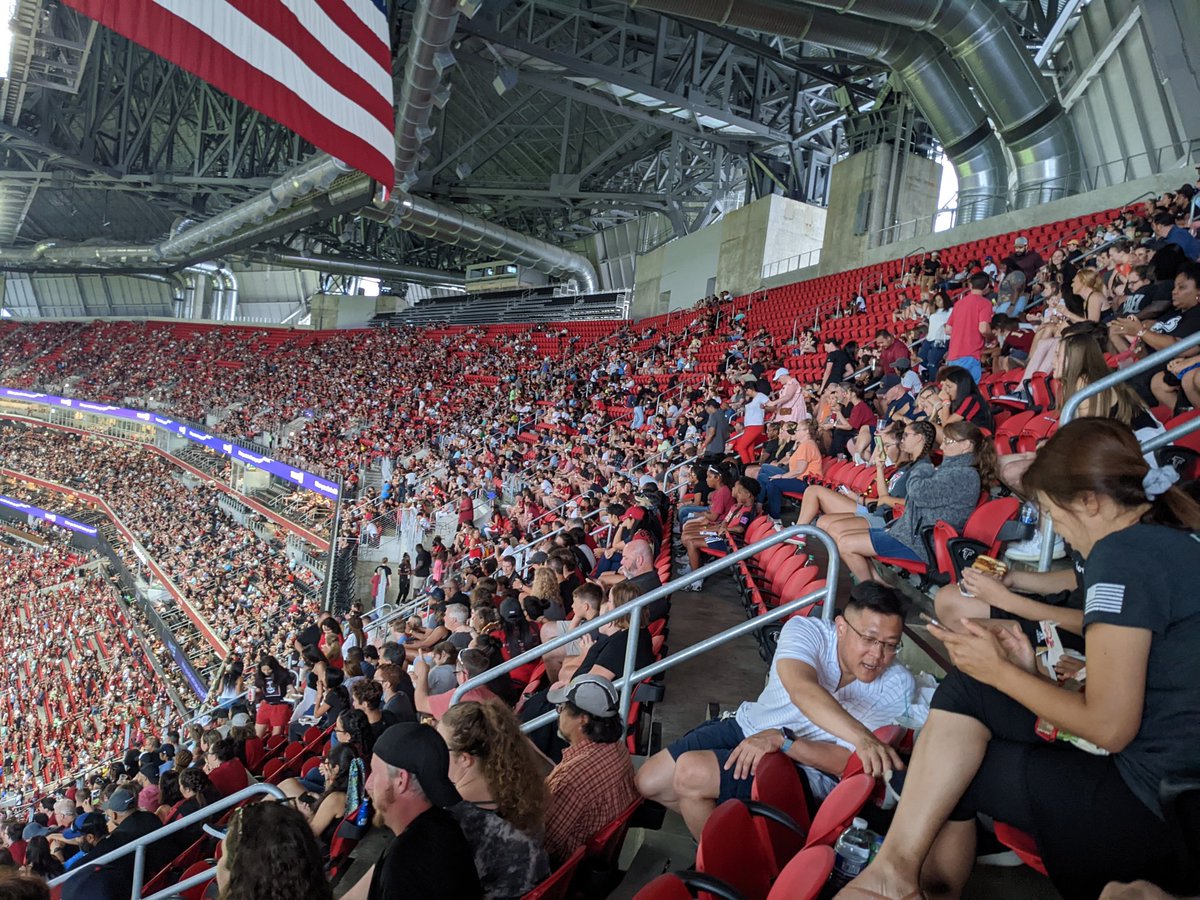 QuivPonySwag's tweet image. It&apos;s filled in a little bit after 38 minutes, now it&apos;s actually a bit more than your typical Atlanta crowd