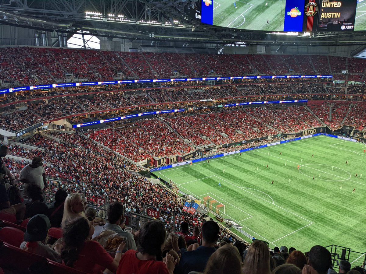 QuivPonySwag's tweet image. It&apos;s filled in a little bit after 38 minutes, now it&apos;s actually a bit more than your typical Atlanta crowd