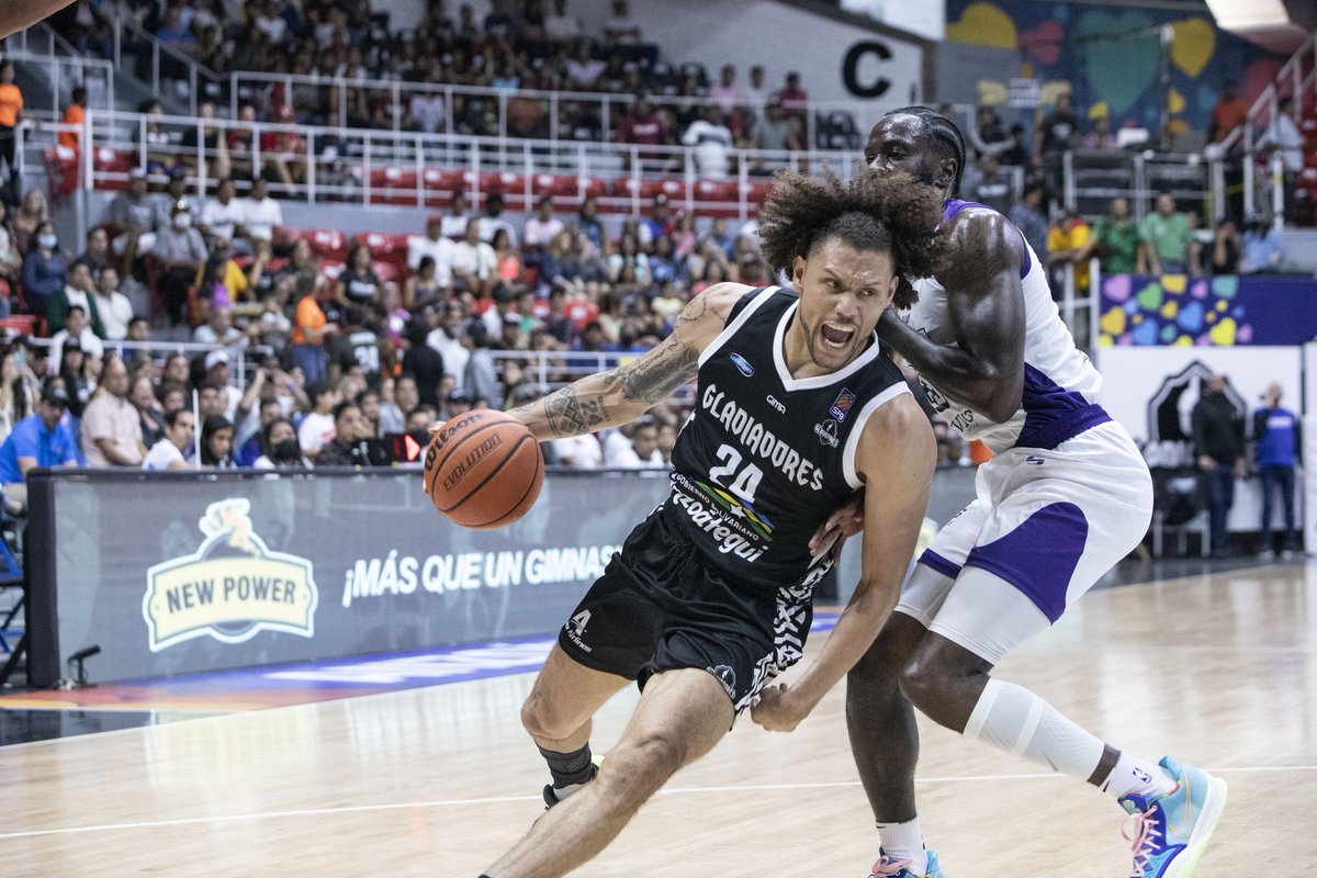 Gladiadores de Anzoátegui comenzó con el pié derecho en la Superliga profesional de baloncesto al ganar como local 84-67 ante Supersónicos de miranda este sábado, Michael Carrera fue el mejor con 20 Pts  7 Rebotes y 1 Asistencia.