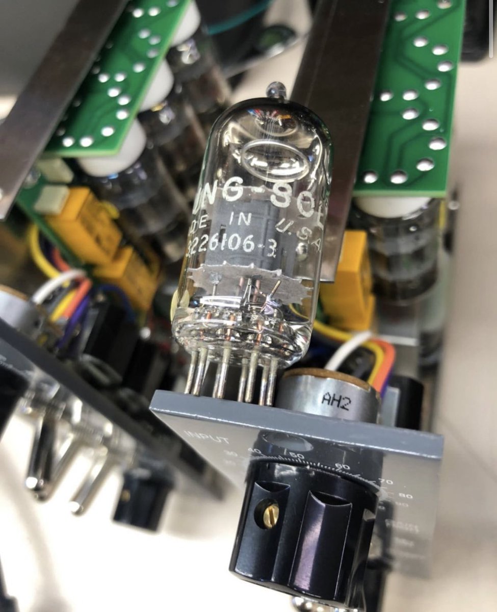 RetroInstrument's tweet photo. A delicious shot of The Retro 500 PRE from the creator himself.. PM. Who took the circuit topology of the Sta-Level and packed it into a single width 500 module.
#retroinstruments #500pre #recordingstudio #recordingmusic #music #recordingengineer https://t.co/tKGTxjoRGU