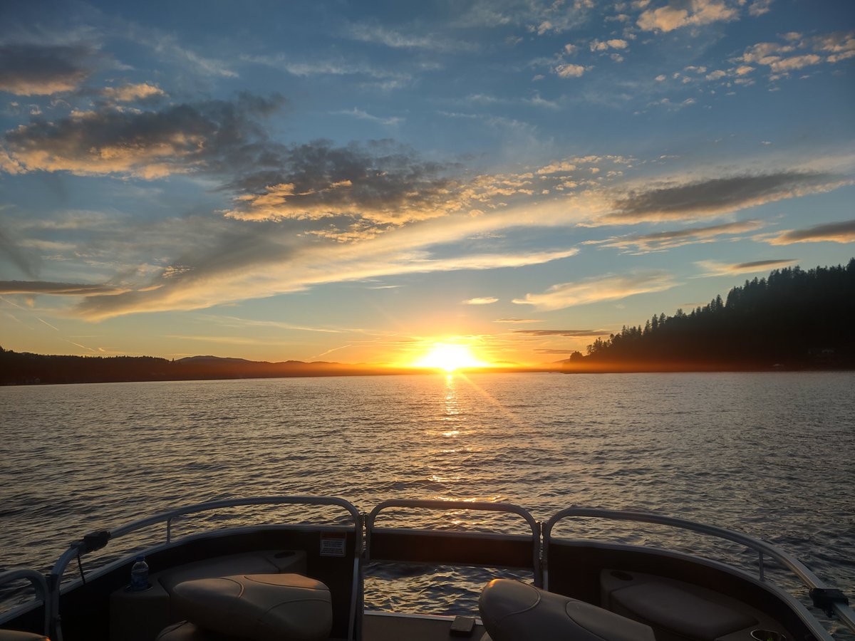 dbaxtothefuture's tweet photo. Starting to feel a little bit settled in being back up in the NW. #lakelife https://t.co/W2VlExEnly