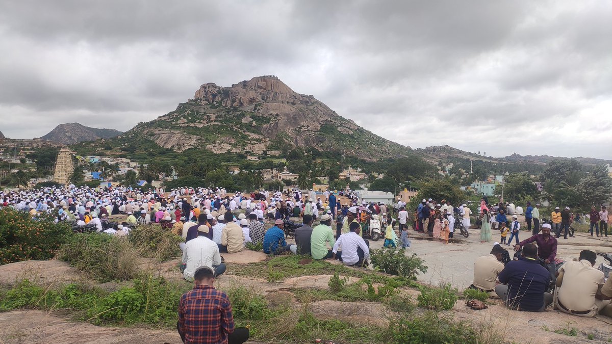 Gudibanda_town's tweet photo. Bakrid celebrations in gudibande https://t.co/QrqlrgjggD