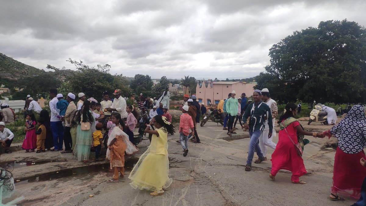 Gudibanda_town's tweet photo. Bakrid celebrations in gudibande https://t.co/QrqlrgjggD