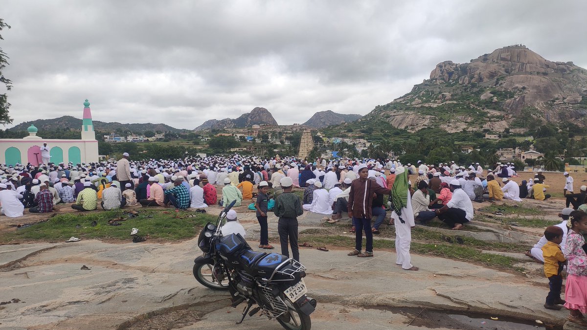 Gudibanda_town's tweet photo. Bakrid celebrations in gudibande https://t.co/QrqlrgjggD