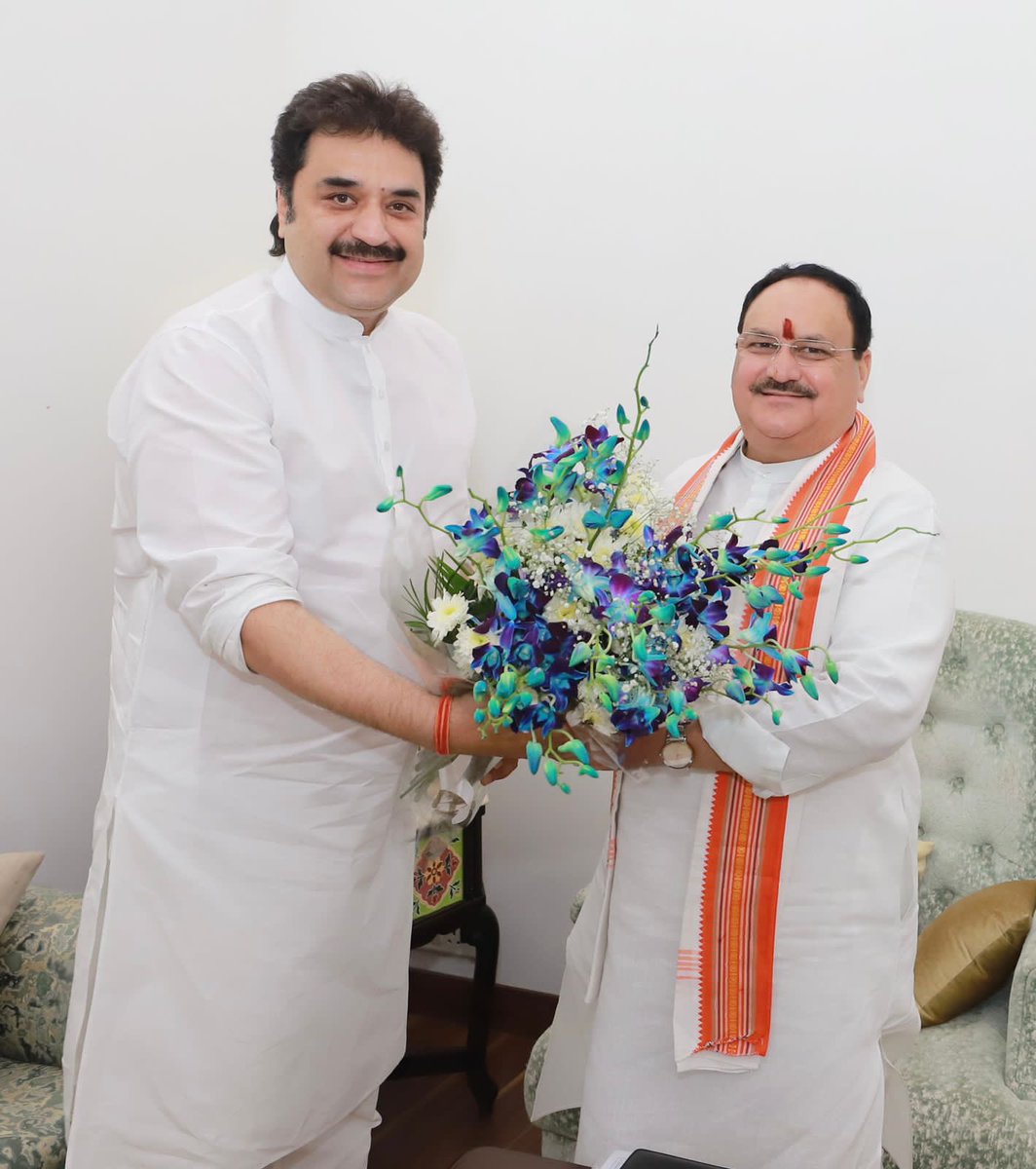 bishnoikuldeep's tweet photo. मैं श्री @jpnadda जी से मिलकर अति गर्वित हुआ। उनका सहज और विनम्र स्वभाव उन्हें औरों से मिलों अलग दिखाता है। उनकी सक्षम अध्यक्षता में, @bjp4india ने अभूतपूर्व ऊंचाइयों को देखा है।मैं उनके उत्तम स्वास्थ्य और दीर्घायु की कामना करता हूं। https://t.co/J4iy9vnWwn