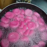 【悲報】ピンク色の白玉を作っていたら赤血球になっちゃった……