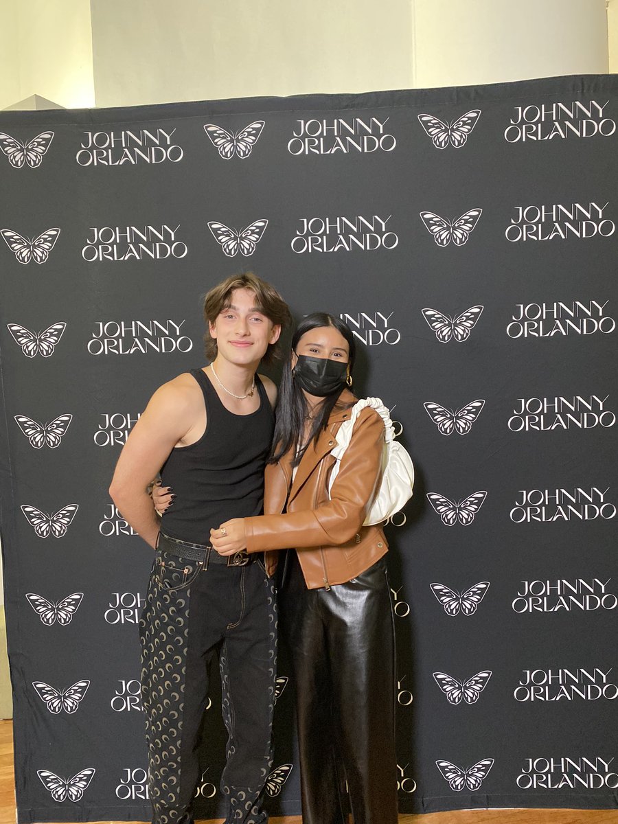 Eli 🧸; MET JOHNNY !! tweet media