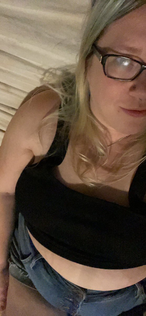 EvelynBrobst's tweet photo. Didn’t realize this was sexual content….. 🙄🙄🙄#banned #facepalm #ffs https://t.co/VHS2TEO1eS