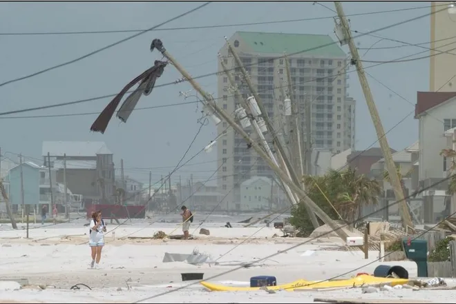 weather_history's tweet photo. July 10, 2005:

Hurricane Dennis made landfall near Navarre Beach, Florida, as a powerful Category 3 with winds of 120 mph. Storm surge up to 15 feet caused considerable damage on the coast, and rain totals over 7" caused major flooding inland. 15 people were killed.

#wxhistory https://t.co/9zhIgfM8Rw