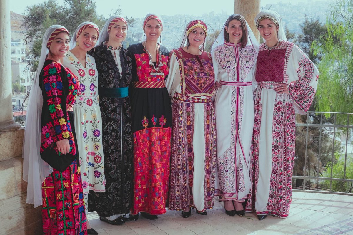 saragaza94's tweet photo. The beauty of the Palestinian Thobe! #FreePalestine ✌️🇵🇸 https://t.co/ZLFQCnnqe6