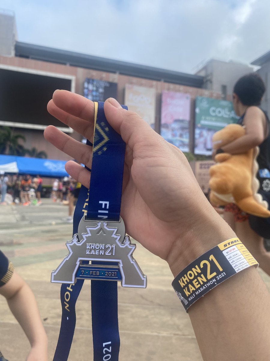 chiido12's tweet photo. วิ่งเมื่อพร้อม🫠 #first_half #Halfmarathon #KK21 ตุยเย้ https://t.co/erocSFmZco