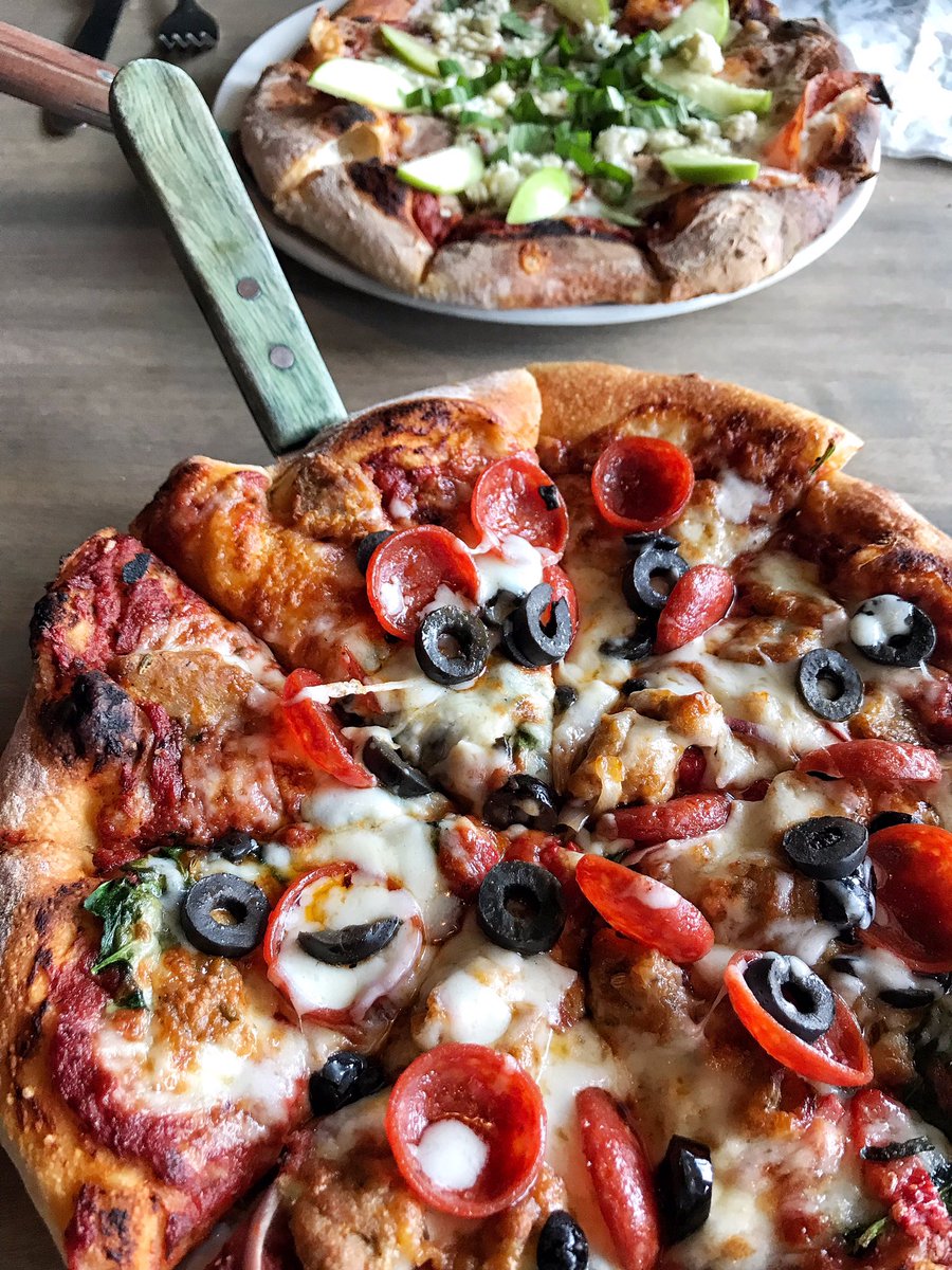 LibbyDoyle9's tweet photo. Toad House pizza. #toadhouse #pizza #bremerton https://t.co/e8jDYFYuUz