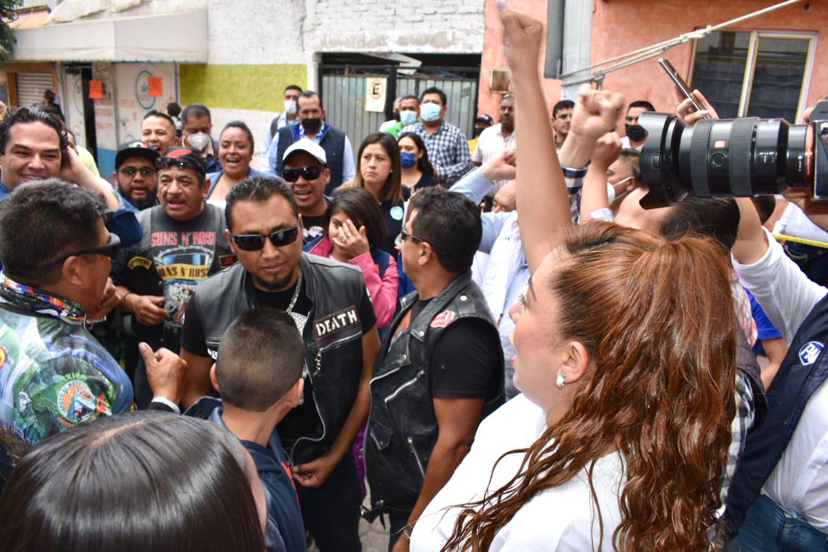 Hoy la fuerza y la unidad de #AcciónNacional del municipo de #Tezoyuca, se reunió en el convivio Azul para acompañar a nuestro Coordinador Nacional de Diputados Locales del PAN, @EnriqueVargasdV
@VHSondon_ , @EdgarUrielMorales @GumaroWaldo.
#ElEdoMéxQueMerecemos