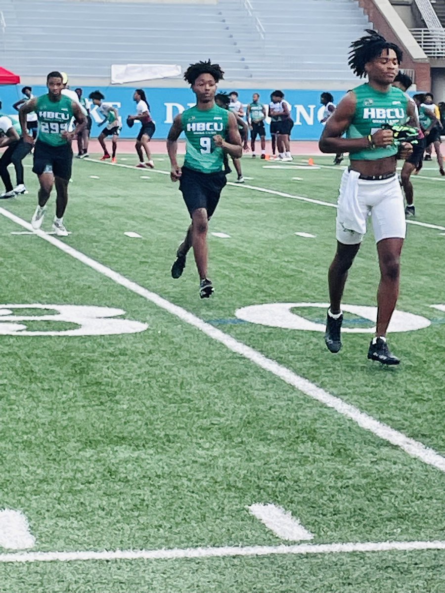 DadrianSullivan's tweet photo. HBCU Mega Camp in Atlanta @CoachAull! Thanks for giving us this opportunity Coach @artink67 #HBCUMegaCamp #NorthAtlantaHS #2025 https://t.co/nWEp50hC0W