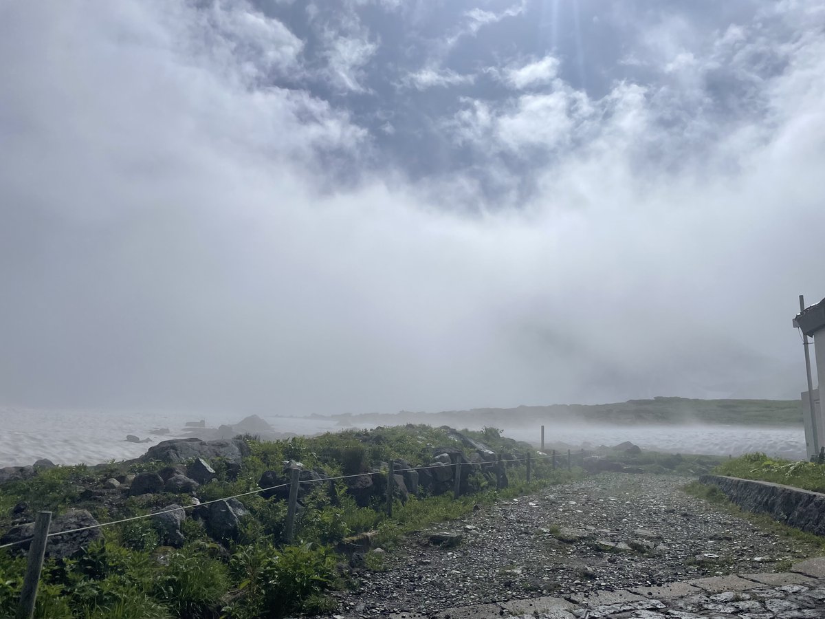 【7月10日(日)8:00現在の気象状況】
室堂:曇り 気温14℃ 視界500m 微風 残雪165㎝

登山計画書の作成、提出をお願いします‼️
万一の事故が起きた際、提出の有無で救助機関の初動の早さに影響が出ます👮
県、警察、家族等や民間のオンライン提出でもOKです。登山の必須装備として準備願います📄
