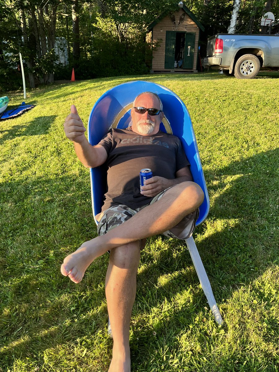 KathMelvin's tweet photo. The best kind of fire side chair is an Alpine Wheelbarrow #JimmyBarrow @MooseheadLager https://t.co/AkPxLhZWpr